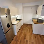 Metro 7 Apartamento *