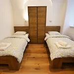 Metro 7 Apartamento *