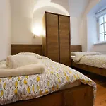 Metro 7 Apartamento *