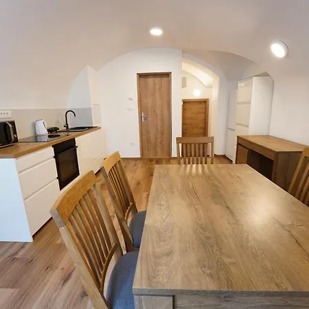 Appartement Metro 7 *