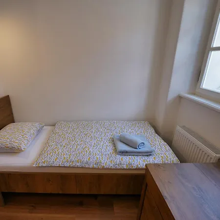 Appartement Metro 7 *