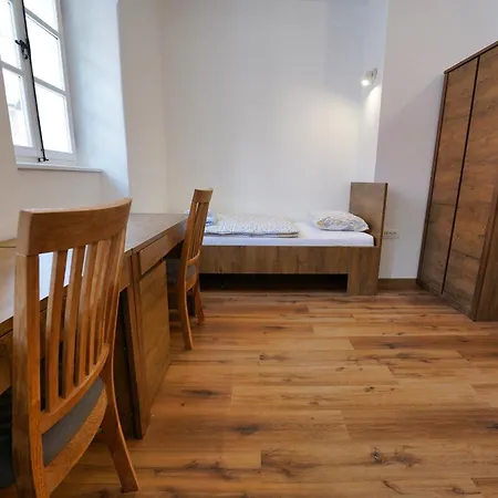 Appartement Metro 7 *