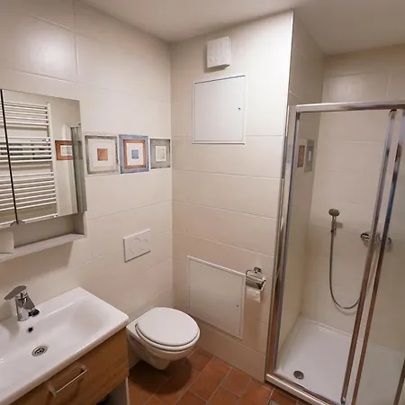 Appartement Metro 7 *