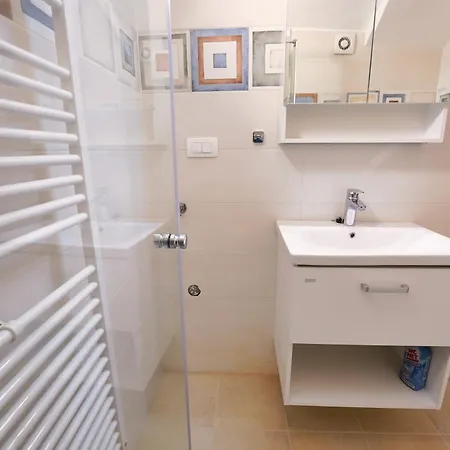 Apartamento Metro 7 *