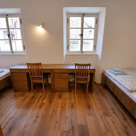 Metro 7 Apartment