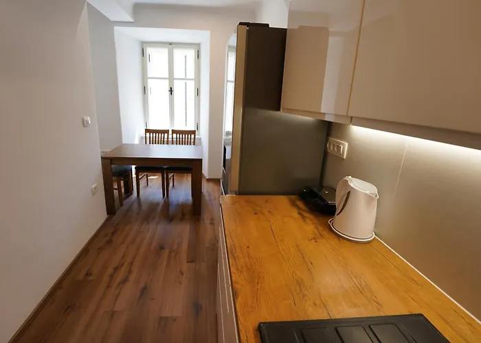 Metro 7 アパート *